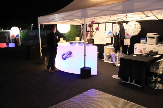 Location de banque d'accueil lumineuse à Rouen